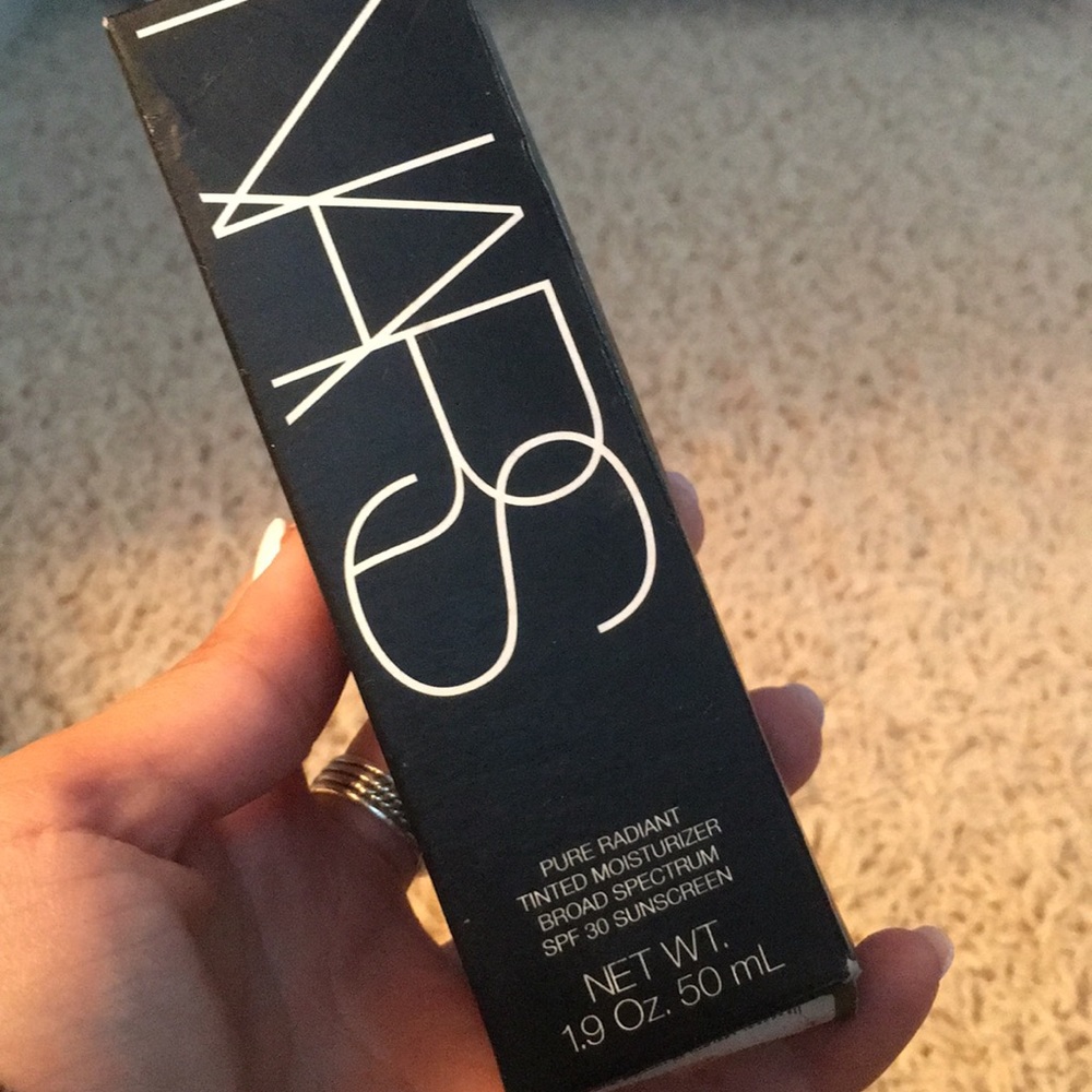 Nars tinted moisturizer in the color Finland